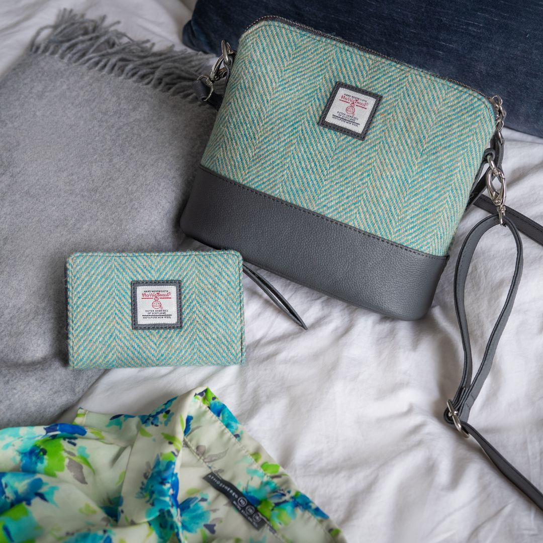 Our Turquoise Harris Tweed with grey make such a stunning combination. 

What colour would you pair our Turquoise tweed with?

#turquoise #harristweed #handbaglover #bagoftheday #scottishbusiness