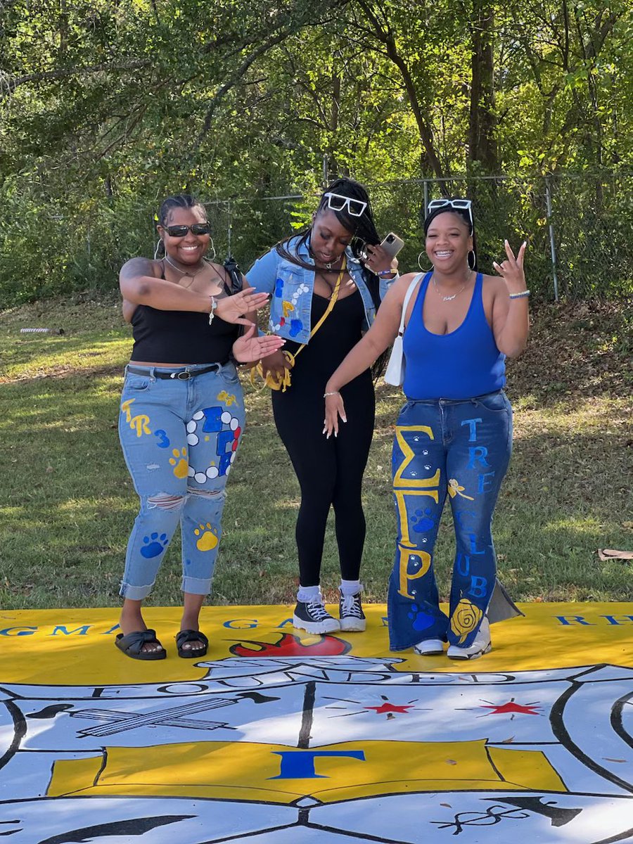 DaiiiSimone's tweet photo. PRHOud Family 💙 Always Us Never Them 💙 https://t.co/EhbXnztpvZ