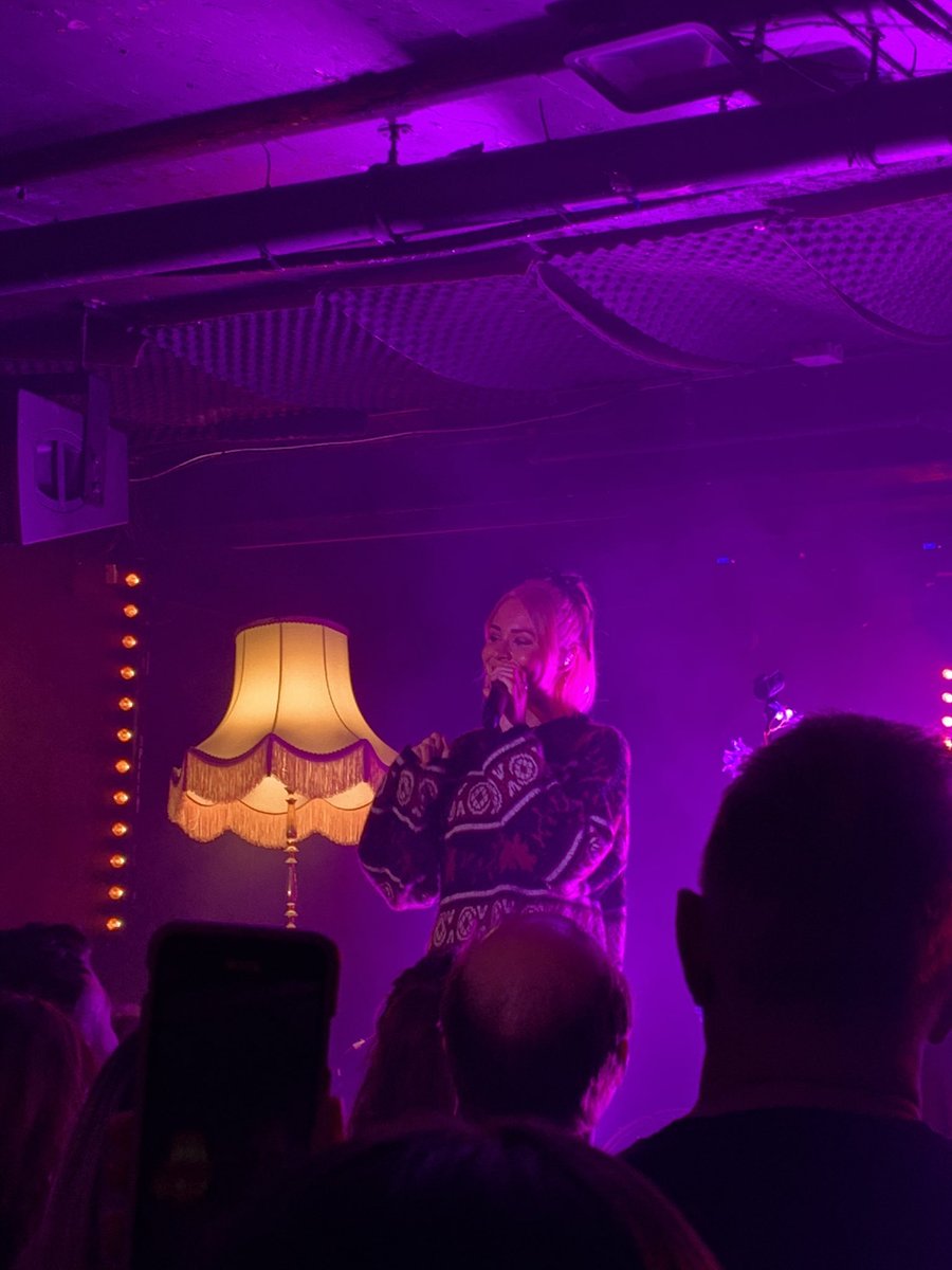 emily’s ego told her to ✮ tweet media