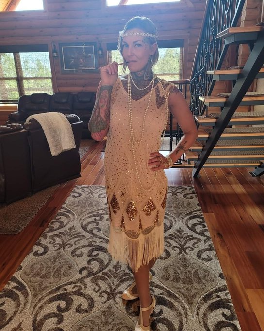 I love Old Era dress up! 20's was fun! I have a Victorian Era video coming soon! Got my bloomers ready<a href="/tag/doghousegym"class="tags"><span>#doghousegym</span></a>