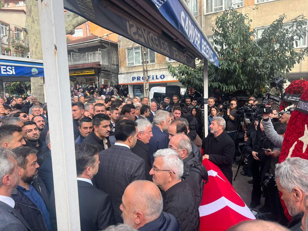gunel_suat's tweet photo. İSTANBUL MHP ŞEHİTLERİMİZİN YANINDA 
#KahrolsunTERÖR https://t.co/L9H4rIb54D