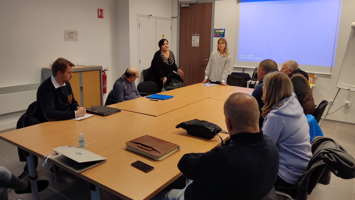Coraline F. (@cora_pro) on Twitter photo 🚨 Aujourd'hui, nous recevions <a href="/GEIQEmploiHandi/">GEIQ Emploi&Handicap</a> dans les locaux @poleemploi_HDF de #Hem, dans le cadre de la Semaine Européenne pour l'Emploi des Personnes Handicapées.🙌 #Recrutement #SEEPH #alternance #Handicap <a href="/peixoto_pro/">Karine PEIXOTO</a> <a href="/DomitilleMessPE/">Domitille Messaoudi</a> <a href="/MarveenPE/">DONSBECK MARVEEN</a> <a href="/myriam__PE/">Myriam.PRO-</a> @cyrom1 🚨 Aujourd'hui, nous recevions <a href="/GEIQEmploiHandi/">GEIQ Emploi&Handicap</a> dans les locaux @poleemploi_HDF de #Hem, dans le cadre de la Semaine Européenne pour l'Emploi des Personnes Handicapées.🙌 #Recrutement #SEEPH #alternance #Handicap <a href="/peixoto_pro/">Karine PEIXOTO</a> <a href="/DomitilleMessPE/">Domitille Messaoudi</a> <a href="/MarveenPE/">DONSBECK MARVEEN</a> <a href="/myriam__PE/">Myriam.PRO-</a> @cyrom1