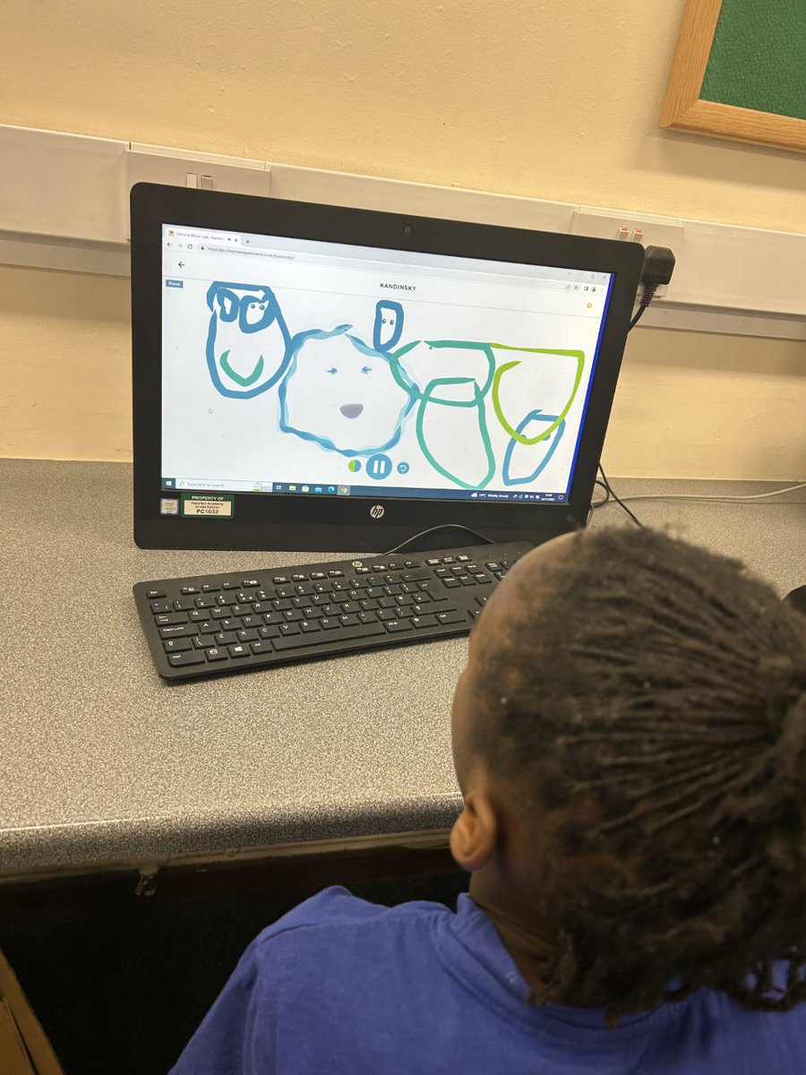 HamiltonSTEM's tweet image. Year 2 children experimenting with the pitch of notes to create their own piece of music and exploring how music can be used in different ways to express emotions and to trigger their imaginations. #chromemusiclab #digitalmusic