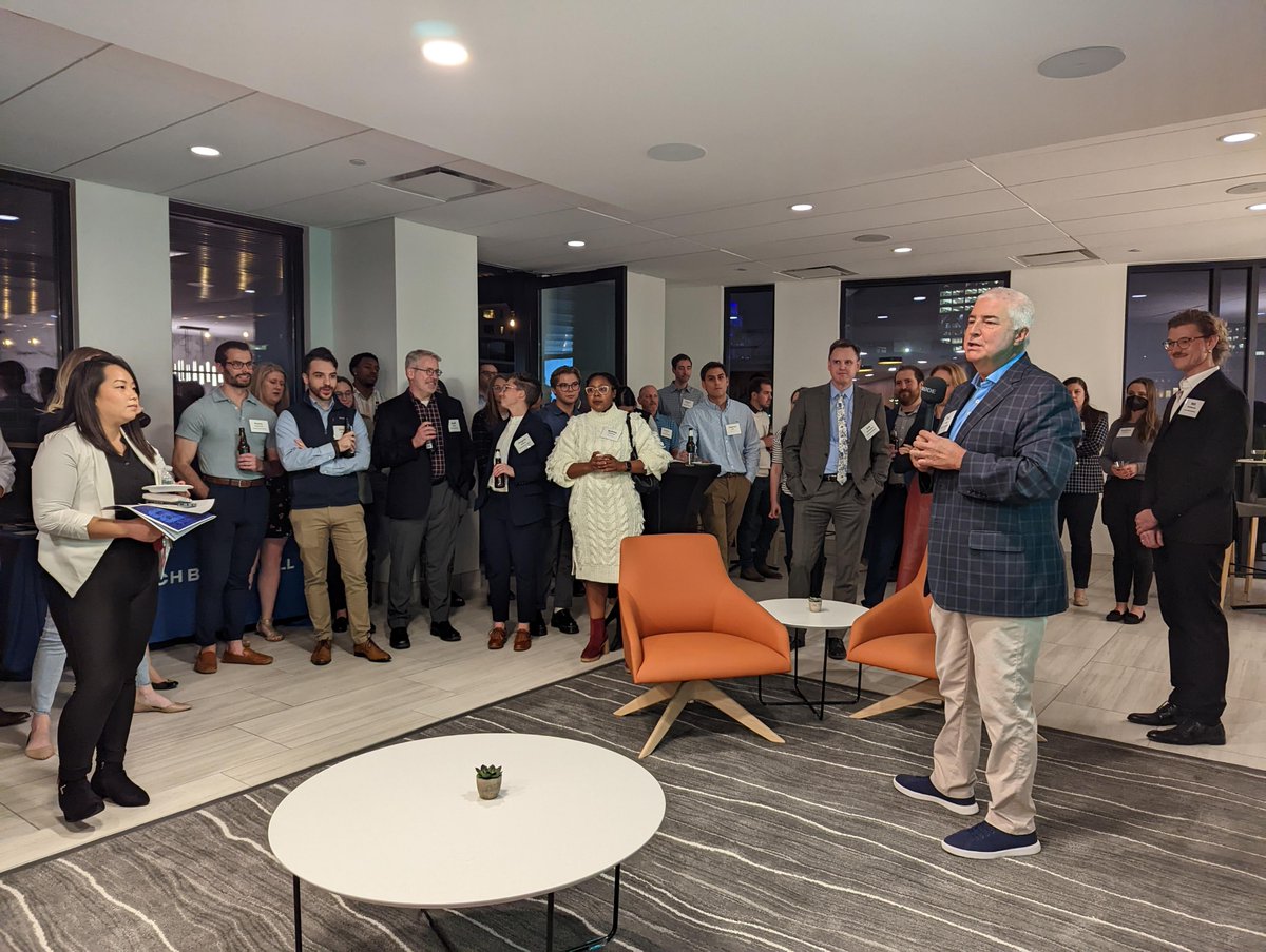 HuschBlackwell's tweet image. Our Milwaukee office hosted #lawstudents from @mulaw and @WisconsinLaw for a #DEI reception to learn about the firm's culture and our commitment to recruiting, developing, retaining and promoting talented lawyers and professionals with diverse backgrounds and experiences. #joinHB