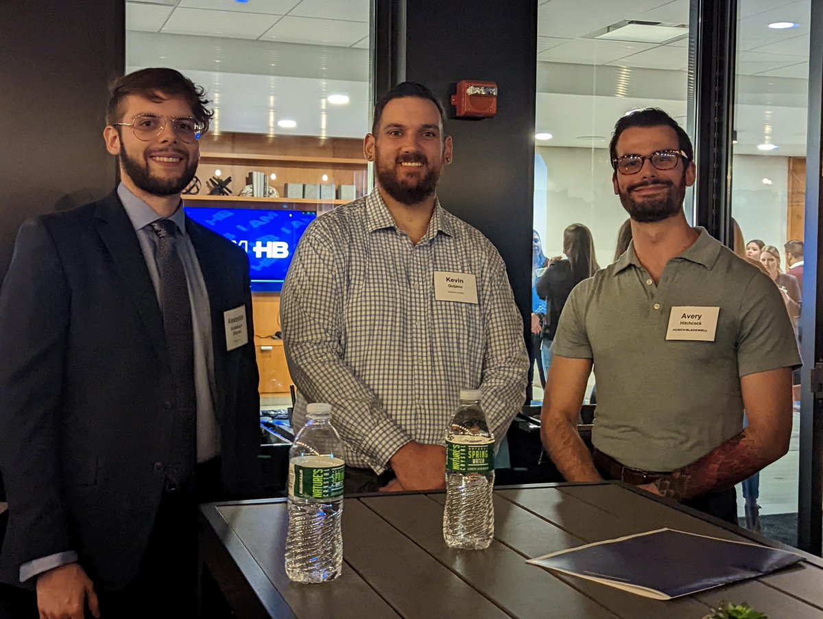 HuschBlackwell's tweet image. Our Milwaukee office hosted #lawstudents from @mulaw and @WisconsinLaw for a #DEI reception to learn about the firm's culture and our commitment to recruiting, developing, retaining and promoting talented lawyers and professionals with diverse backgrounds and experiences. #joinHB
