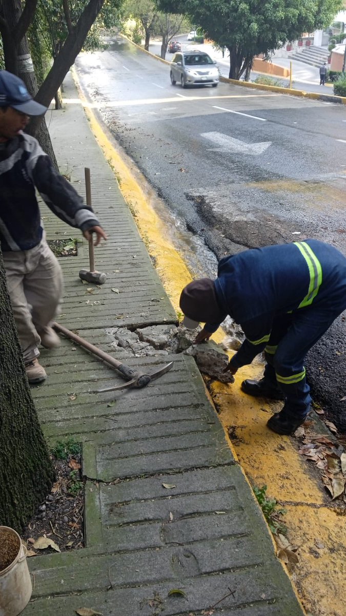 <a href="/LizAlpizarC/">Lizbeth Alpizar Cast</a> <a href="/SAHuixquilucan/">SAguasdeHuixquilucan</a> <a href="/Vecinodeteca/">Vecinos Huixquilucan</a> <a href="/HerraduraVecino/">vecinosherradura</a> <a href="/VecLaHerradura/">Vecinos La Herradura</a> <a href="/vive_interlomas/">Vive Interlomas</a> <a href="/EnriqueVargasdV/">Enrique Vargas Del Villar</a> <a href="/RominaCDV/">Romina Contreras</a> Seguimos atendiendo la fuga, gracias por su reporte.