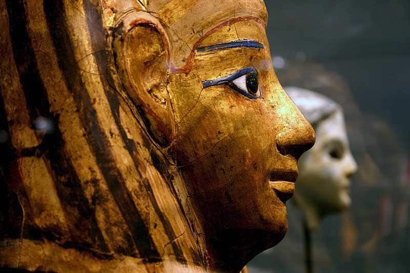 Barcelona (AFP) - Klimaaktivisten haben im Ägyptischen Museum in Barcelona farbige Flüssigkeit über eine Glasvitrine mit der Nachbildung einer Mumie geschüttet. Mit der zähflüssigen Substanz aus Coca-Cola-Flaschen bespritzten die beiden am Sonntag auch

honighaeuschen.de/klimaaktiviste…