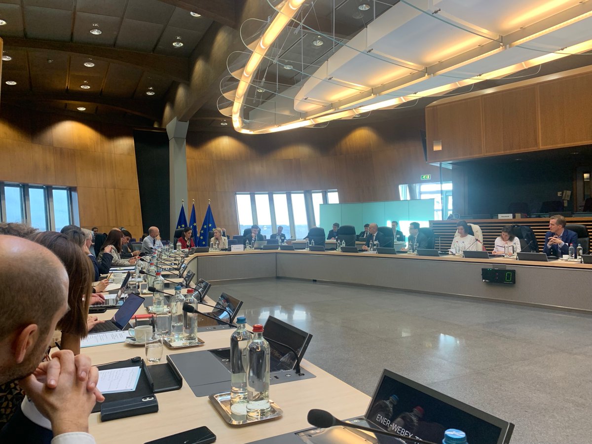 uniper_energy's tweet photo. Joint Purchase of #GasSupply 

@KavitaBXL &amp; U. Fip attended the #EUEnergyPlatform Industry Advisory Group meeting with DG ENER from the @EU_Commission to highlight the need for #DemandAggregation &amp; #JointPurchasing method clarification to ensure #SecurityOfSupply.

#REPowerEU https://t.co/0stni9yDEB