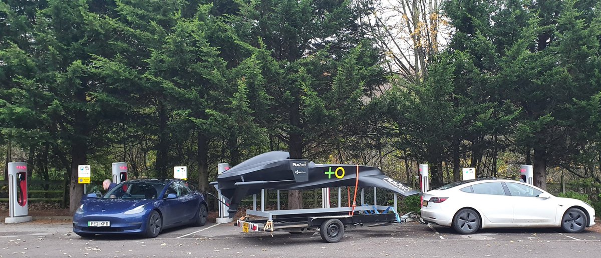 Thankfully not to many Teslas at the Dundee <a href="/TeslaSuperCharg/">Tesla Supercharger</a> so I was able to pull in sideways to the chargers for a quick top up with the <a href="/PlusZeroEnergy/">PlusZero +0</a>'s hydrogen hydrofoil en- route to Aberdeen for the AREG renewable energy conference tomorrow. #GreenHydrogen #DecarboniseNow