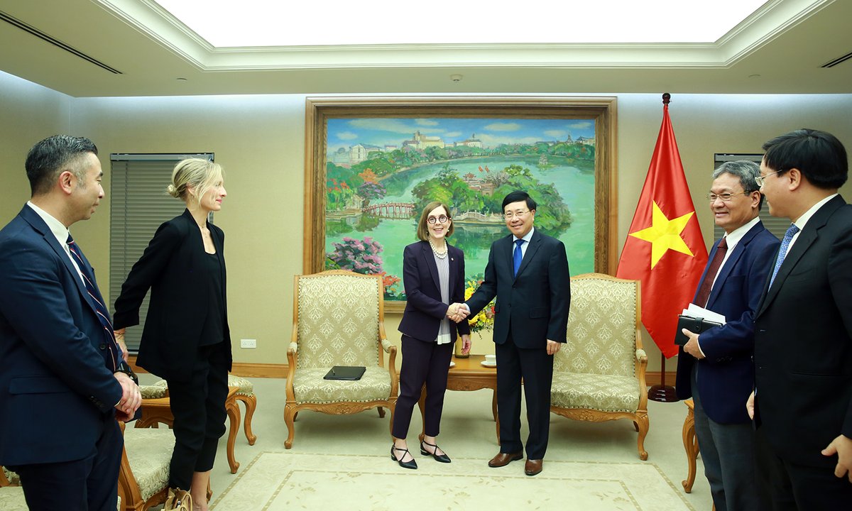 Pham Binh Minh (@dpmphambinhminh) on Twitter photo Glad to meet and discuss with Oregon's 38th Governor <a href="/OregonGovBrown/">Governor Kate Brown</a> on how to advance cooperation between Viet Nam and the State of Oregon Glad to meet and discuss with Oregon's 38th Governor <a href="/OregonGovBrown/">Governor Kate Brown</a> on how to advance cooperation between Viet Nam and the State of Oregon
