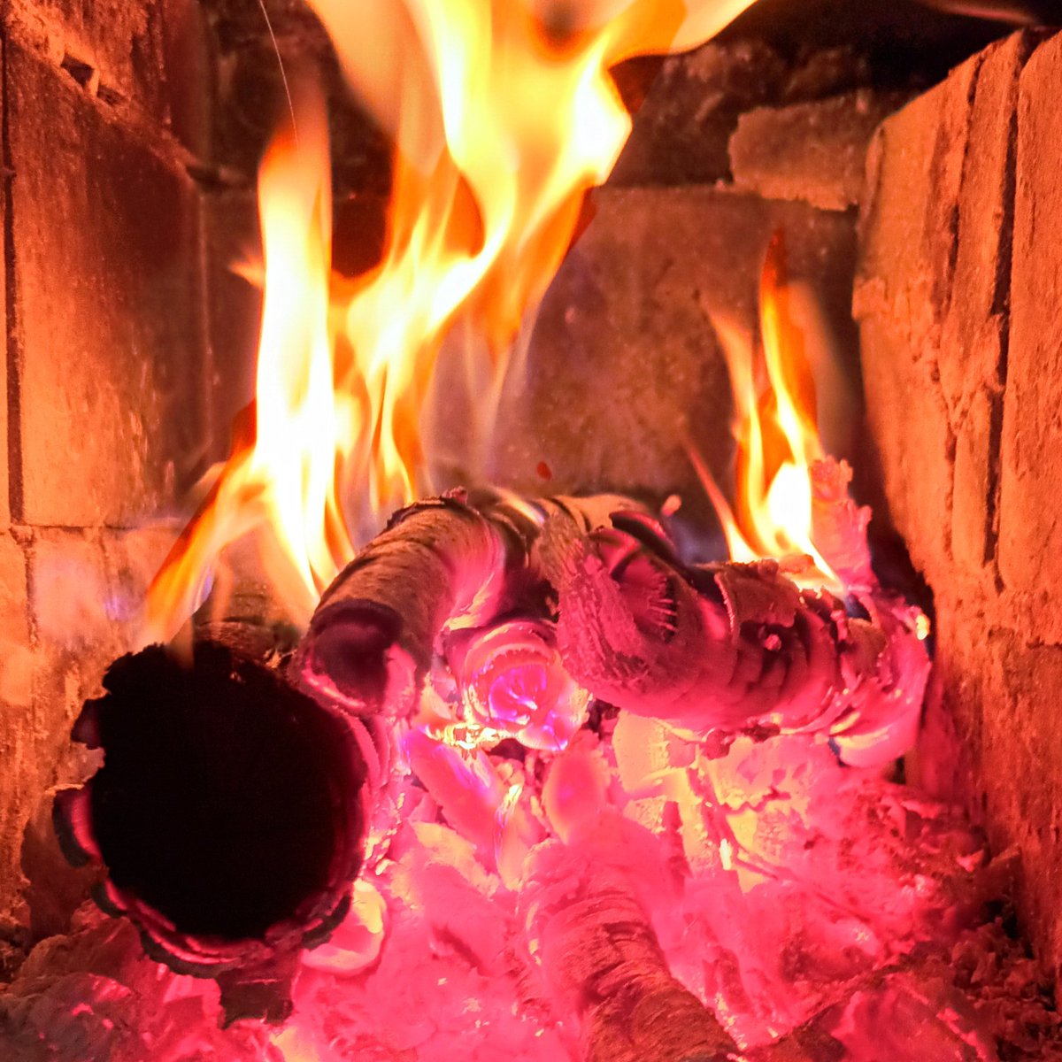 velilladlosajos's tweet photo. Ya estamos en el #46de52, del #Proyecto52 de @mongeleon , esta semana con el tema de #Fuego.
Ya vamos calentando nuestros hogares con las estufas y las cocinas de leña. https://t.co/HDgcFGH41T