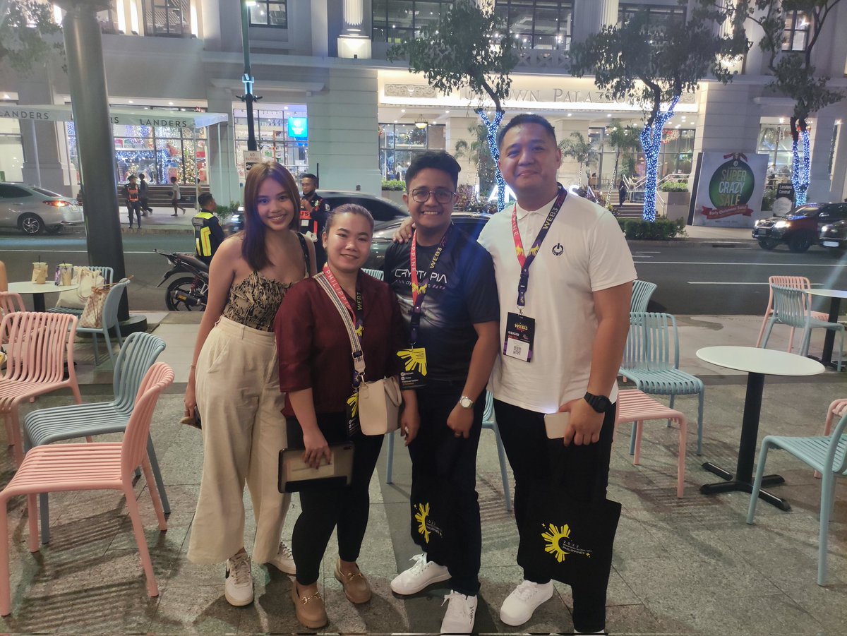 Met with my hardworking and talented team at the @phweb3festival!
The success of @CryptopiaOFCL is all thanks to you guys. Hopefully next time we are complete.

Thank you @Mrce07 @aabboooo_ and Aki!

#Web3Learning #cryptopia