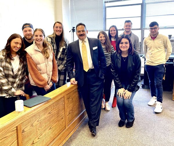 PutnamCountyDA's tweet photo. Putnam County District Attorneys Office Chief Investigator, Ralph Cilento was invited to Elisabeth Haub School of Law at Pace University to guest lecture to the Trial Advocacy group on a homicide case study and crime scene management.  @HaubLawatPace https://t.co/2SrFFbWkFW