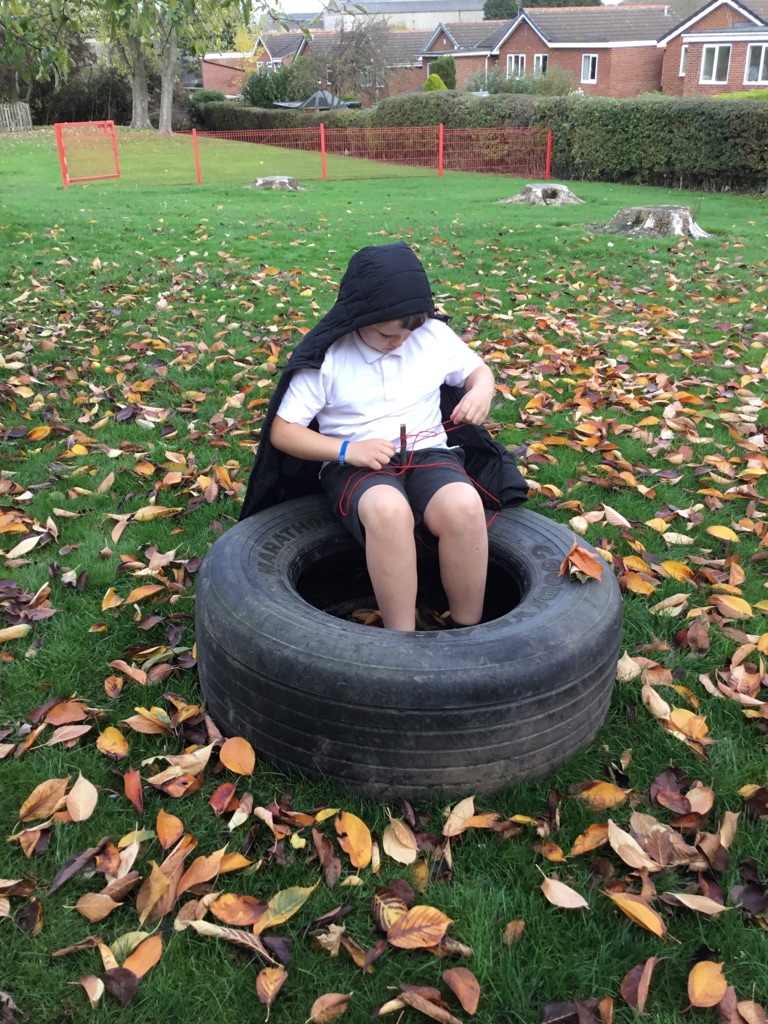 IPMATTowngate's tweet photo. In their first week of Forest School #class56TPA enjoyed collecting natural materials to make their own fireworks. #Eliteforestsch #OutdoorlearningTPA https://t.co/ASqBeyUZUC