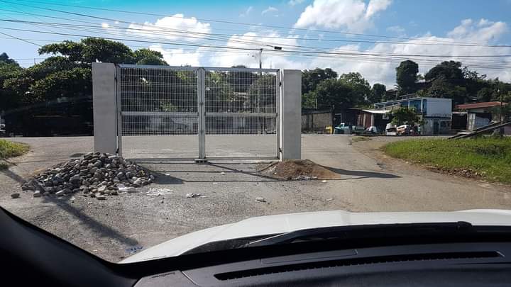 gaspodeibarrio's tweet photo. Yo cerrandole las puertas a mi Ex. https://t.co/Qg5xu4mIJG