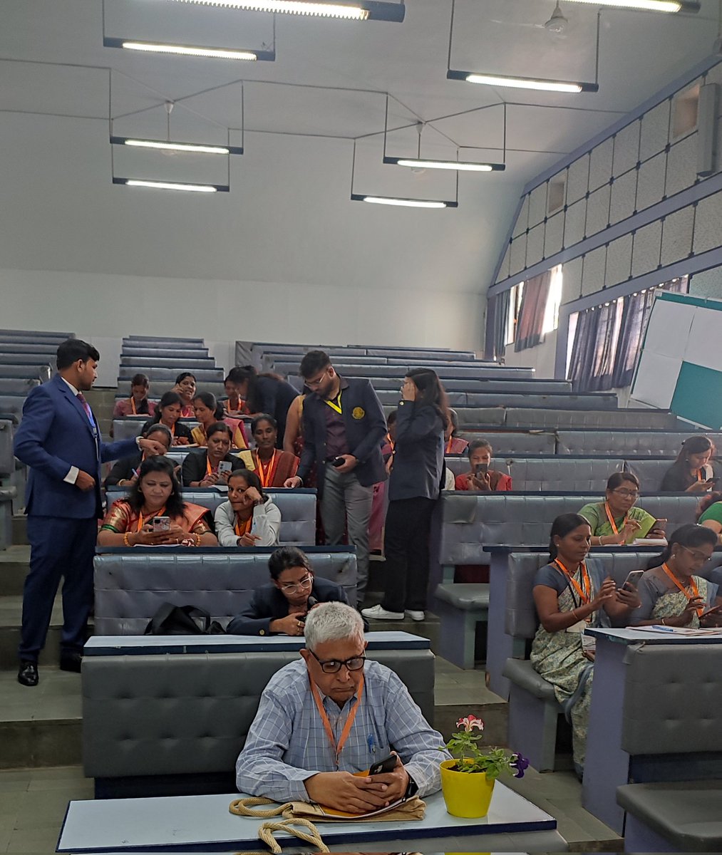 AshishBhaltilak's tweet photo. ASHA health workforce was the attraction of this conference from @_mgims with #Qi project.using #pocqi in local language. 
@DrAmolJoshi1 @Stella_Rangare @PrashantBirhad7
@hcwomenleaders https://t.co/nUHq85WoOB