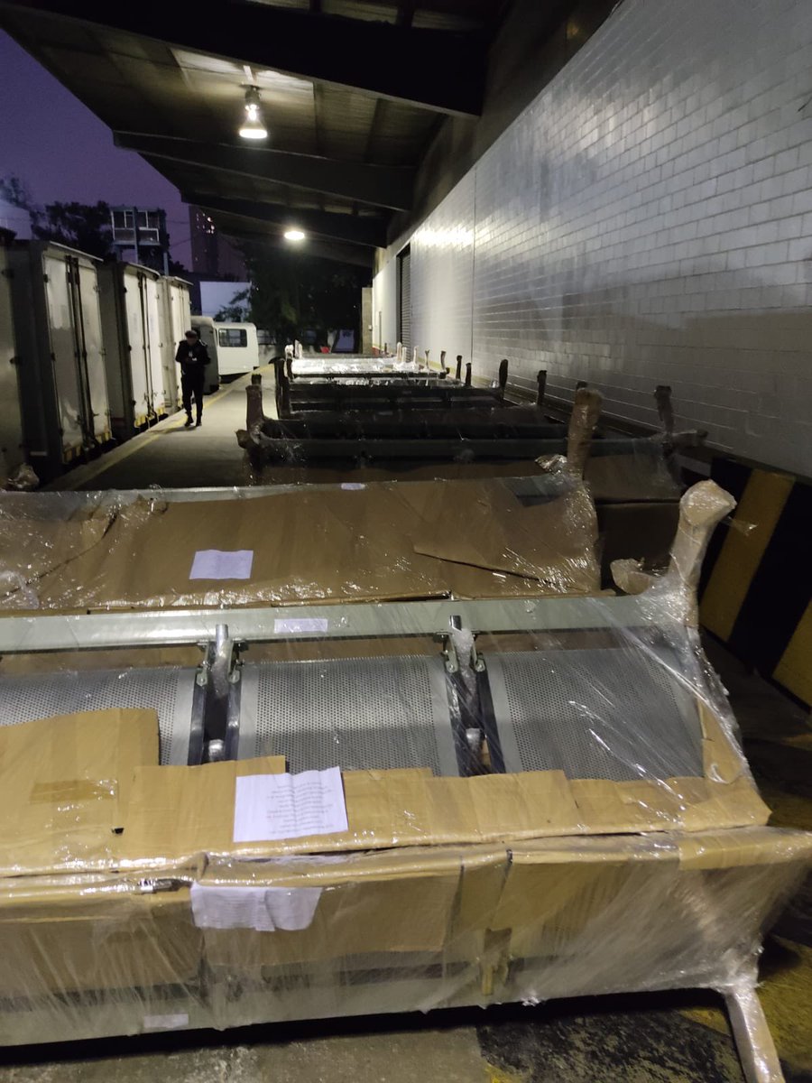 ISSSTE_mx's tweet photo. Hoy recibimos en el almacén central 100 bancas tándem para distribuir a nuestras clínicas y unidades, como parte de la estrategia de equipamiento del director general, @drpedrozenteno. #IsssteEquipa https://t.co/cKXoA15X7s