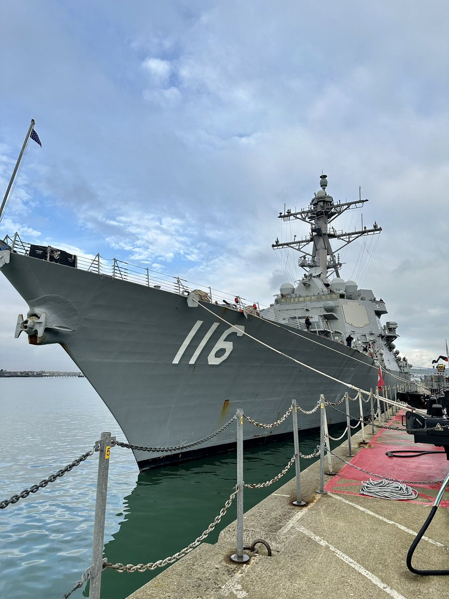 @ussthomashudner arrived today at HMNB Portsmouth, UK as part of the @cvn78_grford carrier strike group’s visit following the multinational exercise #SilentWolverine

#wearenato #usnavy #us2ndfleet #ussgeraldrford