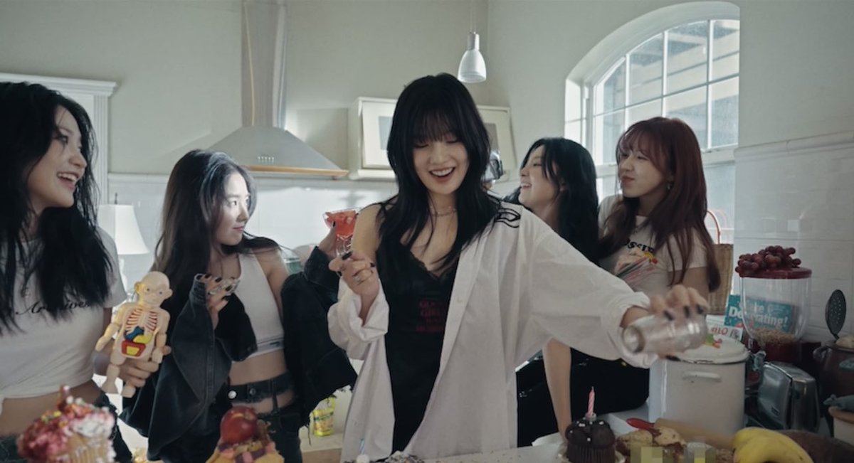 ultseul's tweet image. i really love how they styled the girls maturely but the classic red velvet goofiness still comes through. they’re all dressed to kill in a nice big kitchen while baking things with such terrible terrible vibes that they have to be redacted