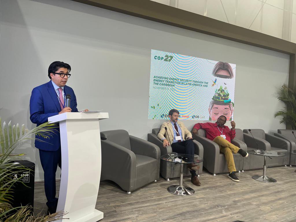 A esta hora <a href="/M_Madrigal_M/">Marcelino Madrigal</a> del <a href="/el_BID/">Banco Interamericano de Desarrollo</a> como Secretaría Técnica da inicio al evento de RELAC en la #COP27 en Egipto 🇪🇬 con miembro fundador Chile <a href="/MinEnergia/">Ministerio de Energía</a>  <a href="/DiegoPardow/">Diego Pardow</a> 🇨🇱 y Ricardo Marshall del Ministerio de Medio Ambiente de Barbados, 🇧🇧 país #16 en unirse a la iniciativa!