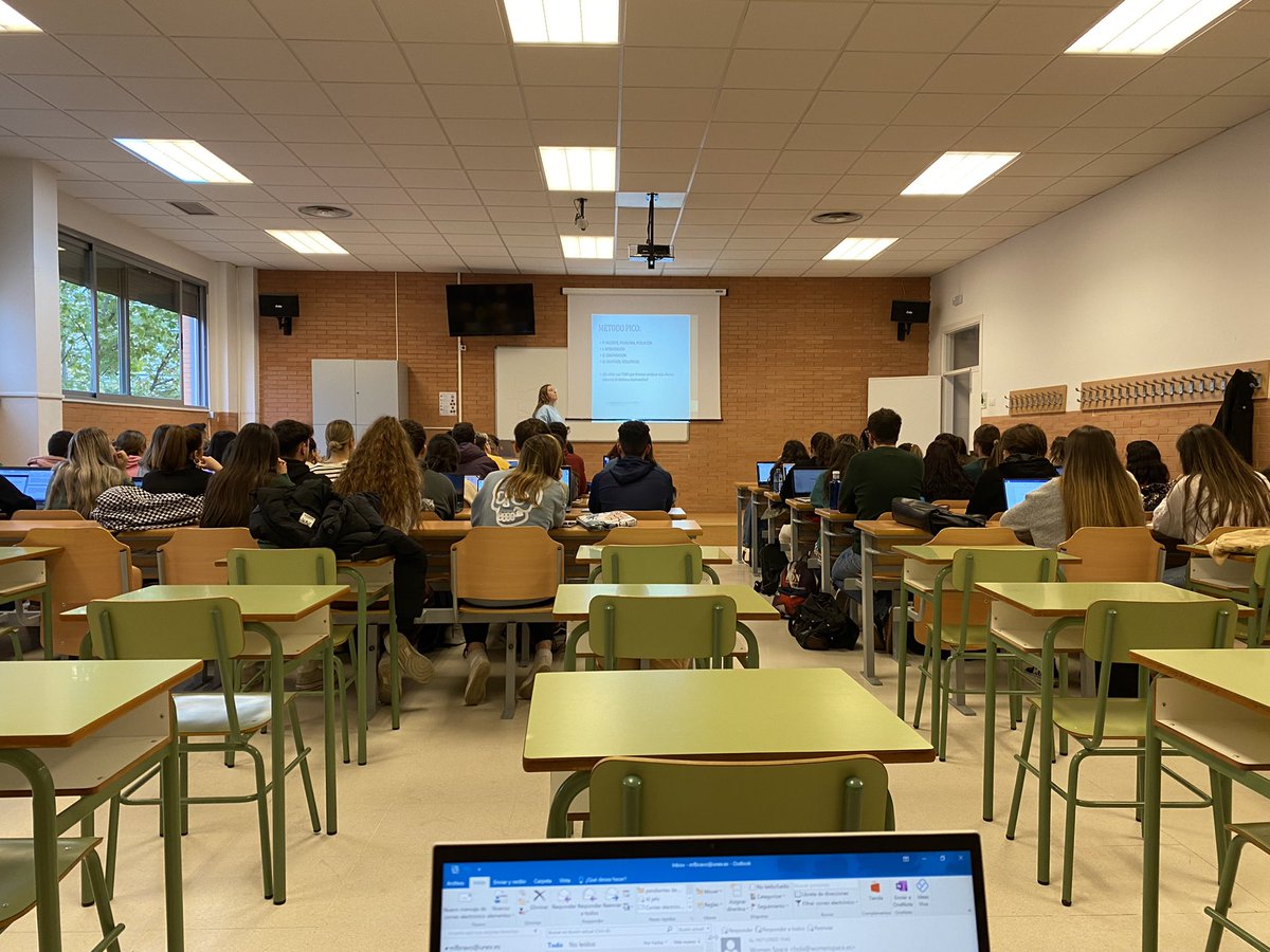 Vitrubia's tweet image. Alumnos que enseñan.
#busquedabibliografica #CentrouniversitariodeMerida #CUMe_UEx #GradoEnfermeria