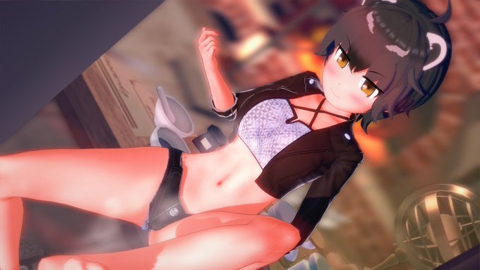 ストーブに背を向けて座って休むクロクスクスちゃん 