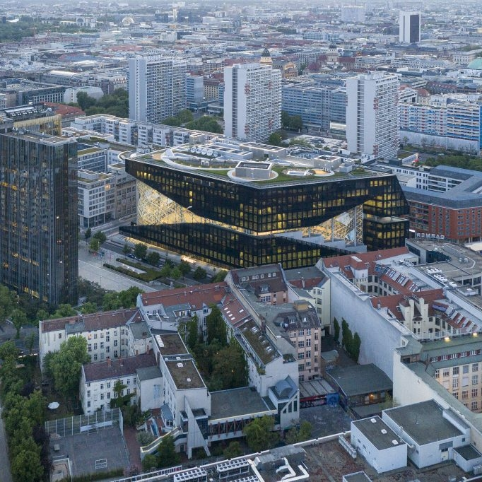 kressZwitscher's tweet photo. Ausgerechnet bei Axel Springer: Absurde Gehaltsgrenze zwischen Ost und West:
https://t.co/gOcQDP1vHq #kresspro #Kolumne #Medien #Publishing @WiegandKressPro @axelspringer @wolfagunter1 https://t.co/qCH6HIn0Wz