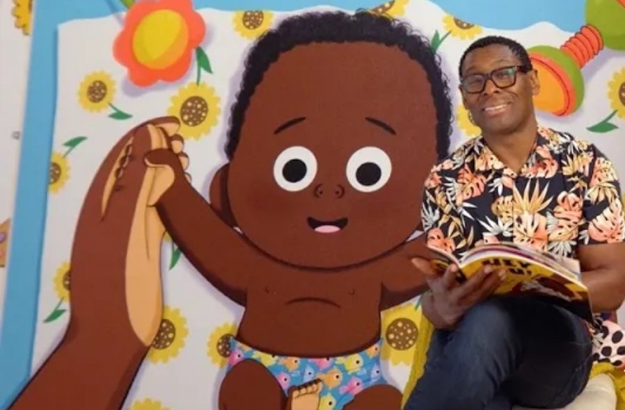 I love <a href="/tatastorytime/">tatastorytime</a> and today they have <a href="/DavidHarewood/">David Harewood</a> reading @DapsDraws Hey You! Love this book and all it's many illustrators so much. The words though, such great writing.