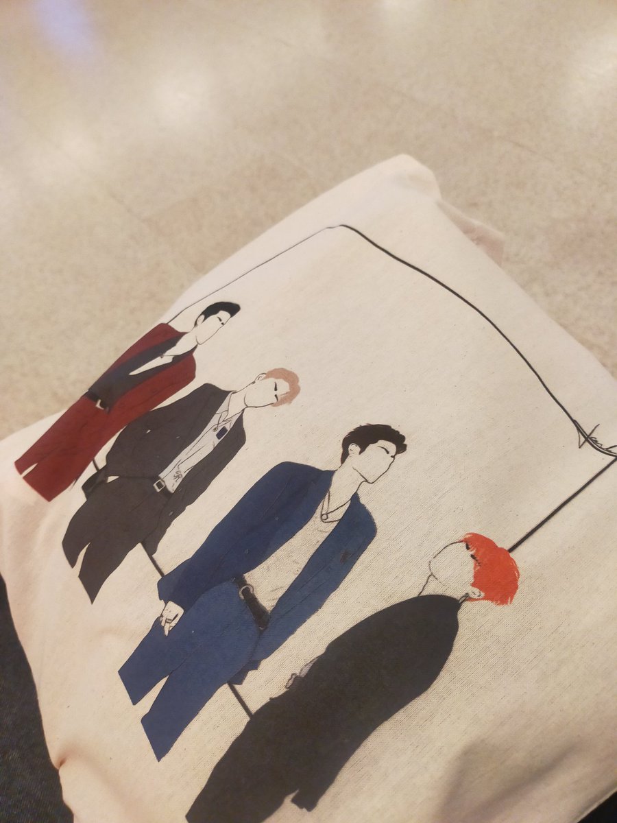 XanDiseinu's tweet photo. 🥀 The Rose Red Totebag 🥀

Taking my boys with me wherever I go. 😍

#therose
#therosered
#TheRoseHEAL 
#woosung #dojoon #hajoon #jaehyeong https://t.co/usklWFJW5j