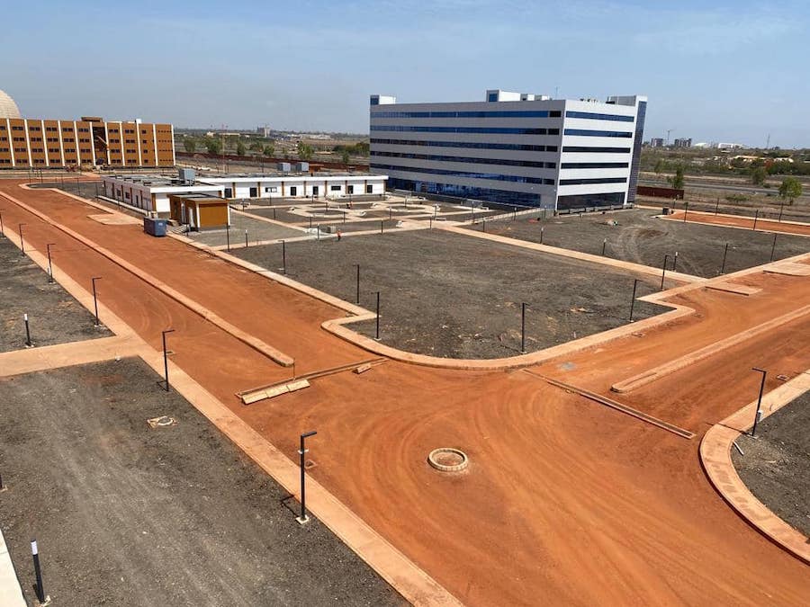 MGUEYEofficiel's tweet photo. #Université Amadou Makhtar MBOW de #Diamniadio:
Merci Monsieur le président @Macky_Sall pour ce temple qui vient en son heure.
Avec vous, Excellence, plus que des réalisations, c'est l'avenir du pays qui se construit. 

#kebetu #senegal #dakar #team221 #sn #dk #teranga https://t.co/i2VUpgwQUM