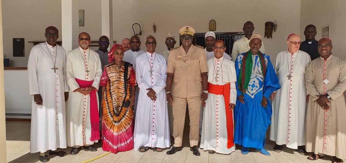 Les Évêques, saluent et remercient chaleureusement le diocèse de Kolda, les prêtres, les religieuses, les religieux et les fidèles laïcs autour de son Pasteur Monseigneur Jean Pierre BASSÈNE et au Gouverneur de la région de Kolda pour l’accueil fraternel qui leur est réservé.