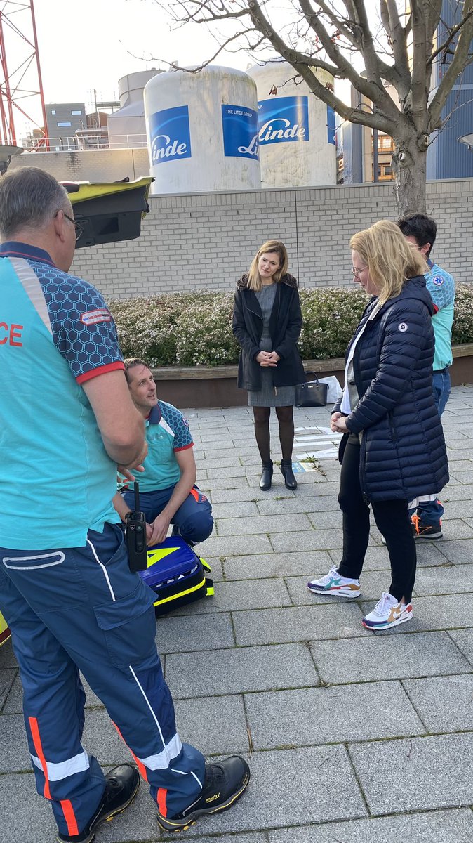 Werkbezoek <a href="/FleurAgemaPVV/">Fleur Agema</a> aan <a href="/LUMCSEH/">SEH LUMC</a> over de inzet van de Physician Assistant op de SEH, de ambulance en de eerste hulp anderhalvelijnszorg met @Alexvanderlecq <a href="/pr_napa/">NAPA</a> #ikbenpa
