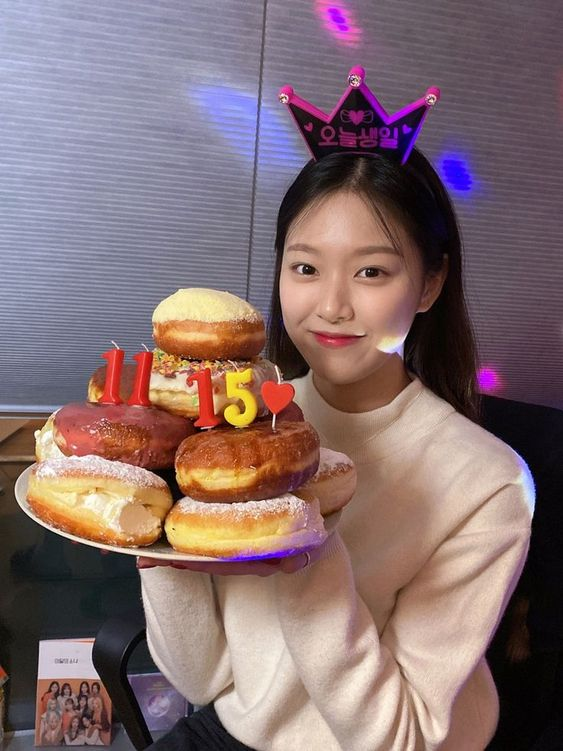 dailyaeong's tweet photo. [🎧] #LOONA #이달의소녀 #HYUNJIN #현진 https://t.co/vl5CmvTRqZ