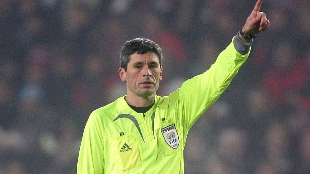 Who is your greatest referee of all time? #WorldcupQatar2022

Retweet🔄 for                 Like♥ for
Pierluigi Collina             Markus Merk