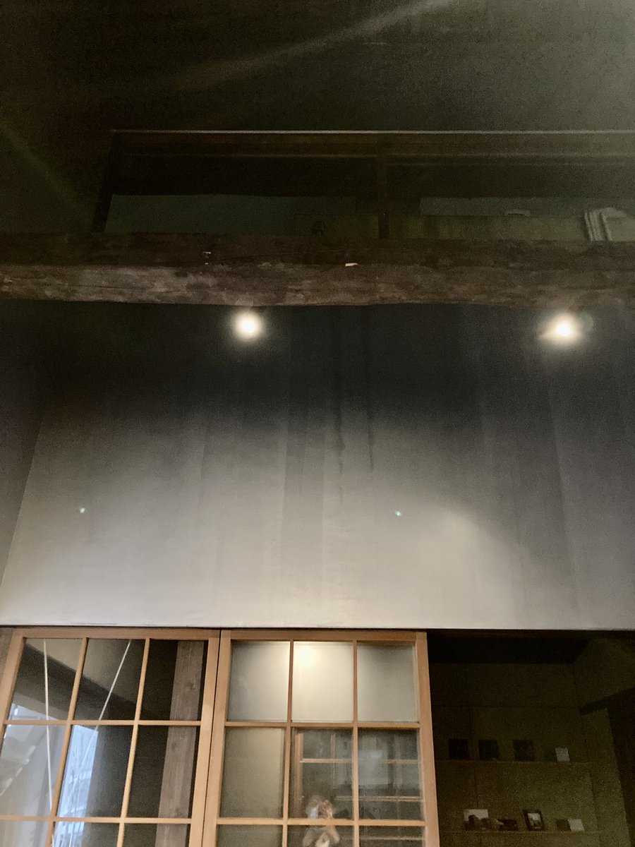 re_aqu's tweet photo. 少しだけArchitecture Pass Kyoto
どの会場も露路の奥にあって通り過ぎてしまう、行ったことのあるコンテナ町屋でさえ、あんなに大きいのに通り過ぎてしまう
気になってたシェンク服部さんの銀の壁を見て、すぐ近くの白山湯へ
10年住んだ京都にもまだ行けてないところが多くあることに気づく展示でした https://t.co/WeCfgfb6qy