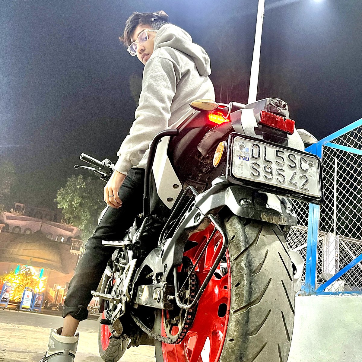 asleefarhan's tweet photo. Jazbaat Bane Lingo
Lingo Bane Hobby
#terabhaiseedhemaut #seedhemaut
#NewProfilePic https://t.co/sXdtWpPgeC