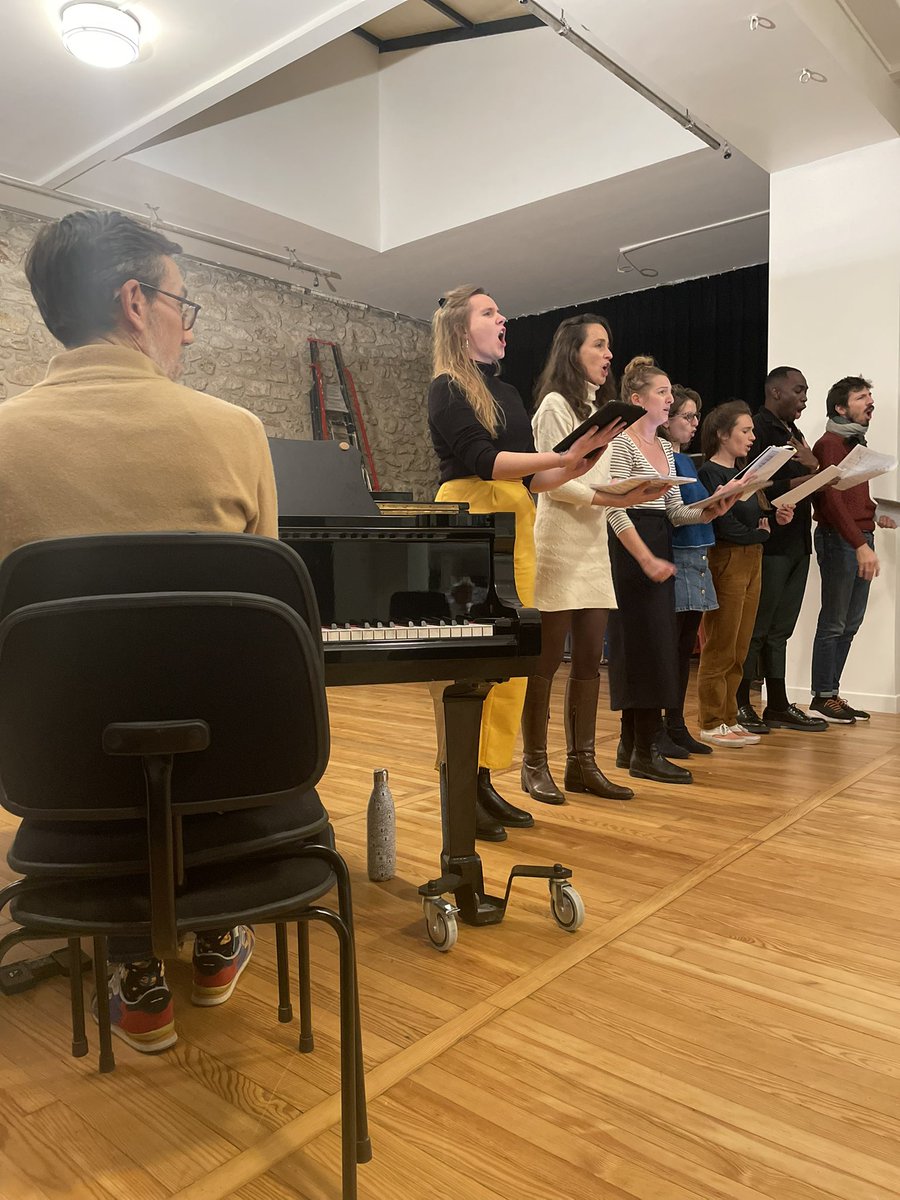 [LES PARIS FRIVOLES]

Fin de stage des Paris Frivoles en compagnie de Laurent Naouri

Rdv plus tard dans la saison pour la restitution 🤘

📷 <a href="/Frivolitesparis/">Les Frivolités</a>