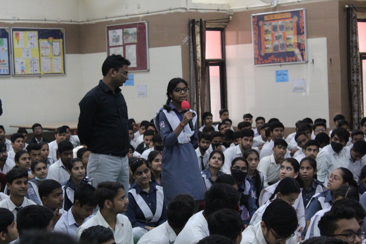 CareerinIAF's tweet photo. It was an amazing experience with the students of the Govt. Sarvodaya Co-Ed Vidyalaya, on the occasion of #ChildrensDay. A session full of curious questions, insightful teaching, chirpy smiles and a whole lot of learning. 👏🏻☺️

#IAF #DISHAbyIAF #CareerInIAF #ChildrensDay2022 https://t.co/Z5VN2I9O91