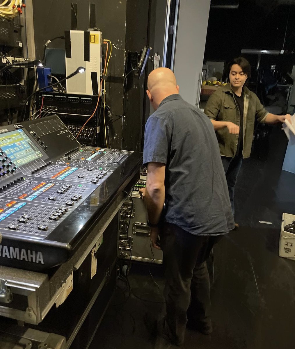 CarrollMusic's tweet image. FOX &amp;amp; FRIENDS!
Foreigner on FOX and Friends this am! #thismorning #2am #loadin @foxandfriends #supporting @kellyhanson @yamaha_proaudio_official @shure #techsupport @blvdpro @boulevard_carroll_inc #nyc #broadcast #audio #rental @foreigner #nyc #nj @blvdpro @boulevard_carroll_inc