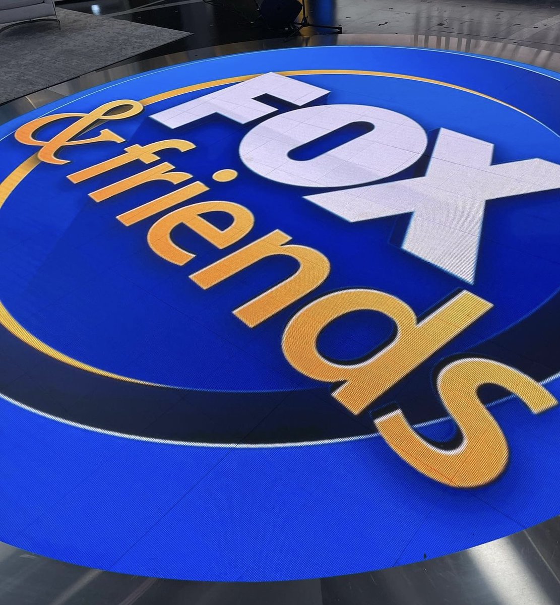 CarrollMusic's tweet image. FOX &amp;amp; FRIENDS!
Foreigner on FOX and Friends this am! #thismorning #2am #loadin @foxandfriends #supporting @kellyhanson @yamaha_proaudio_official @shure #techsupport @blvdpro @boulevard_carroll_inc #nyc #broadcast #audio #rental @foreigner #nyc #nj @blvdpro @boulevard_carroll_inc