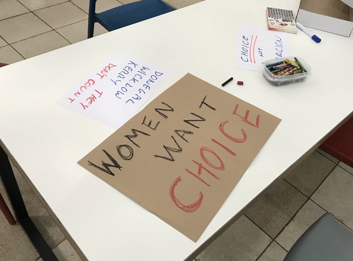 BirthAlliance's tweet photo. Great prep work by midwifery students getting ready for Sunday's #RallywithMidwives #MarchWithMidwives #rallyforchoice
It's good to see student midwives so activated for change! @midwivesmarch @MidwivesIreland @CMAHomebirthIrl @AIMSIreland @BirthMovementIE @DoulaCareEire 🗣️ https://t.co/edBvVIZ7VC