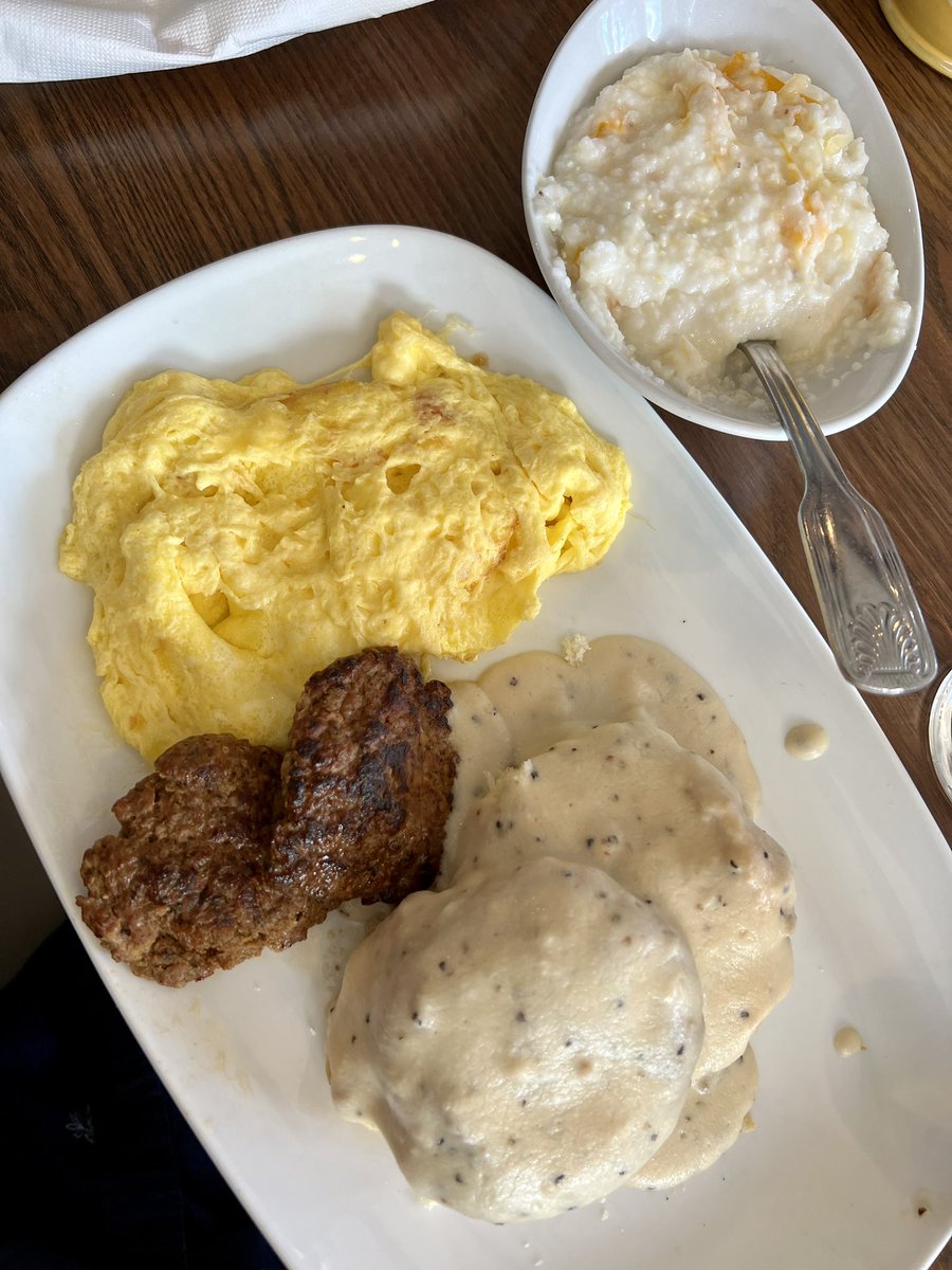 JasonKolnos's tweet image. When in the South, it’s essential to get homemade biscuits with sausage gravy and cheesy grits. @BrokenEggCafe nailed it! 😋