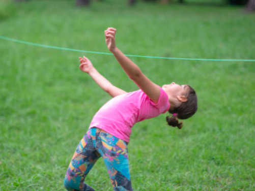 mariinaadr's tweet photo. La FLEXIBILITAT és complicada de treballar amb els infants, però pens que és molt important introduir-la per millorar la mobilitat articular. Existeixen múltiples activitats que ho treballen d'una manera lúdica i, potser, no recordam... En coneixeu? 🤔 @EFsaludable_UIB #22121_uib https://t.co/SktHwFsiv8