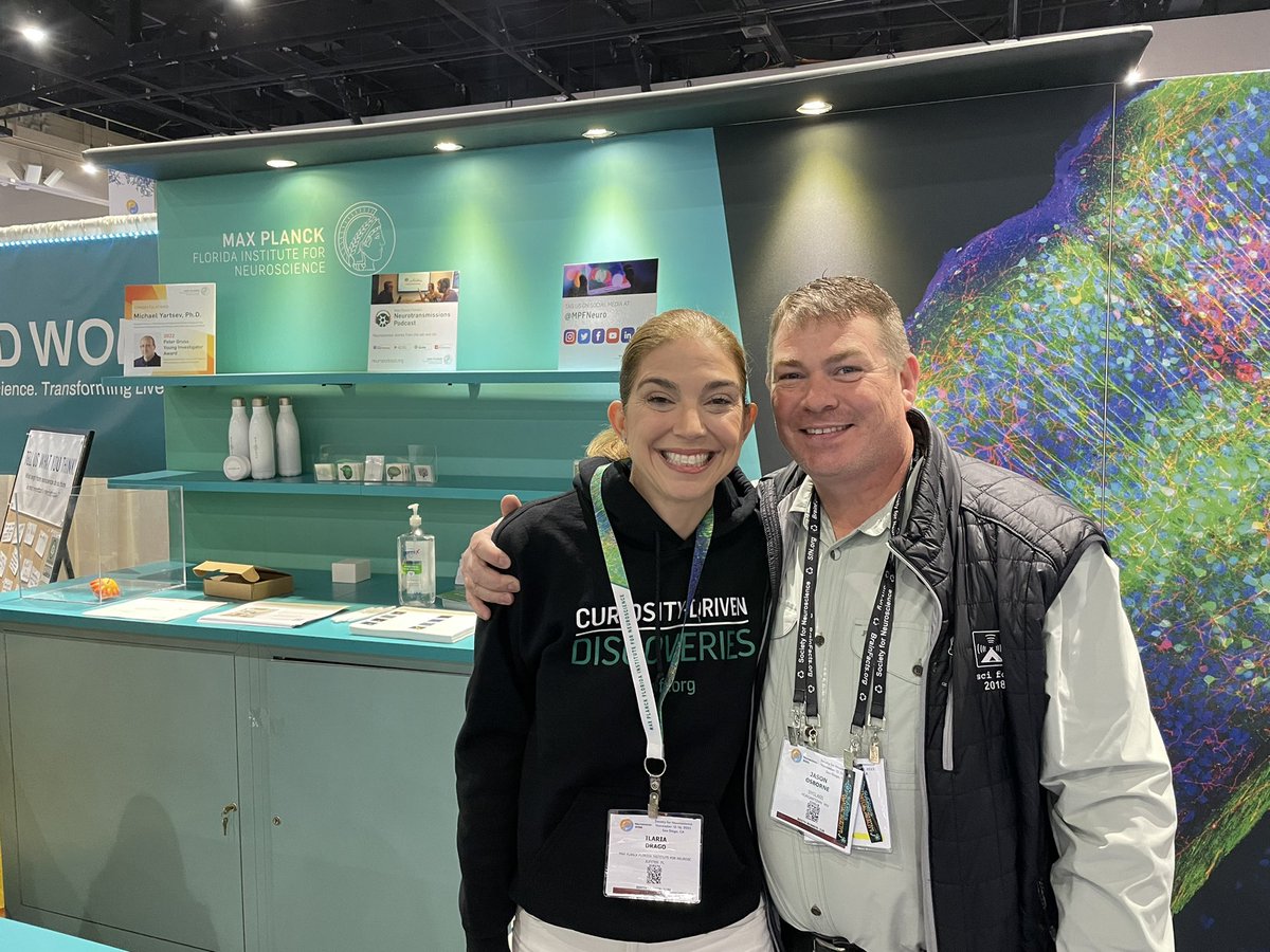 PaleoExplorer's tweet photo. Looking forward to creating a partnership with @MPFNeuro & it was great to meet you in person @IlariaDrago ! Letโs chat about #citizenscience and #neuroscience in K-12 education w/ @EctorCountyISD @syGlassVR #SfN22 #mpfi #STEM https://t.co/ICU3Ykg2qt