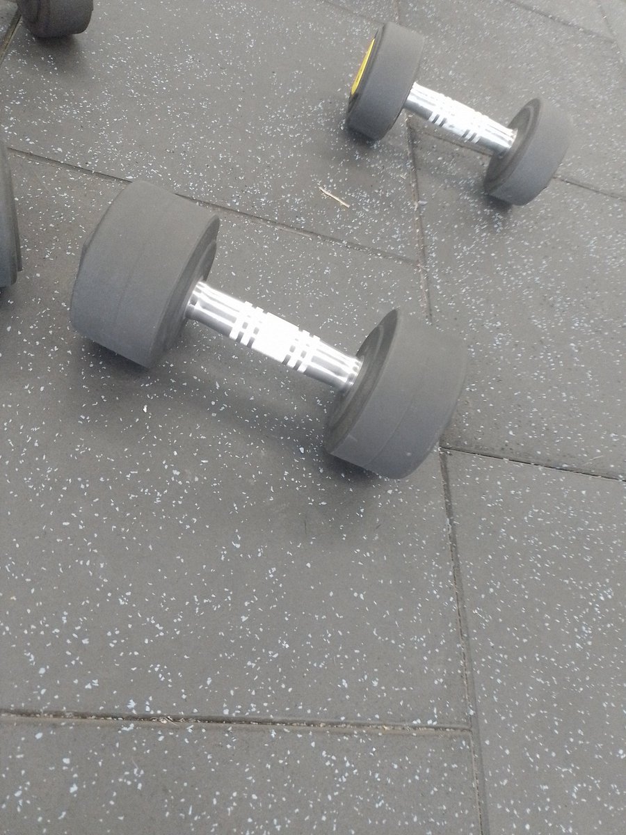 Iamhumano1997's tweet photo. Los lunes siempre serán una oportunidad para empezar de nuevo. #feliziniciodesemana #amorpropio #gym https://t.co/UqFzaA3CTq
