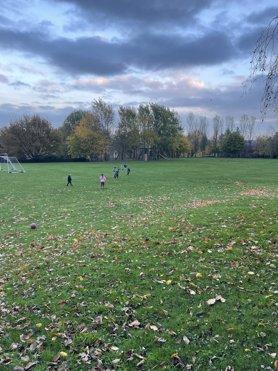st_augs_forest's tweet photo. Today at forest school club we made our own poppies to remember ❤️ #RemembranceDay #forestschool https://t.co/8o6ZyU9PVF