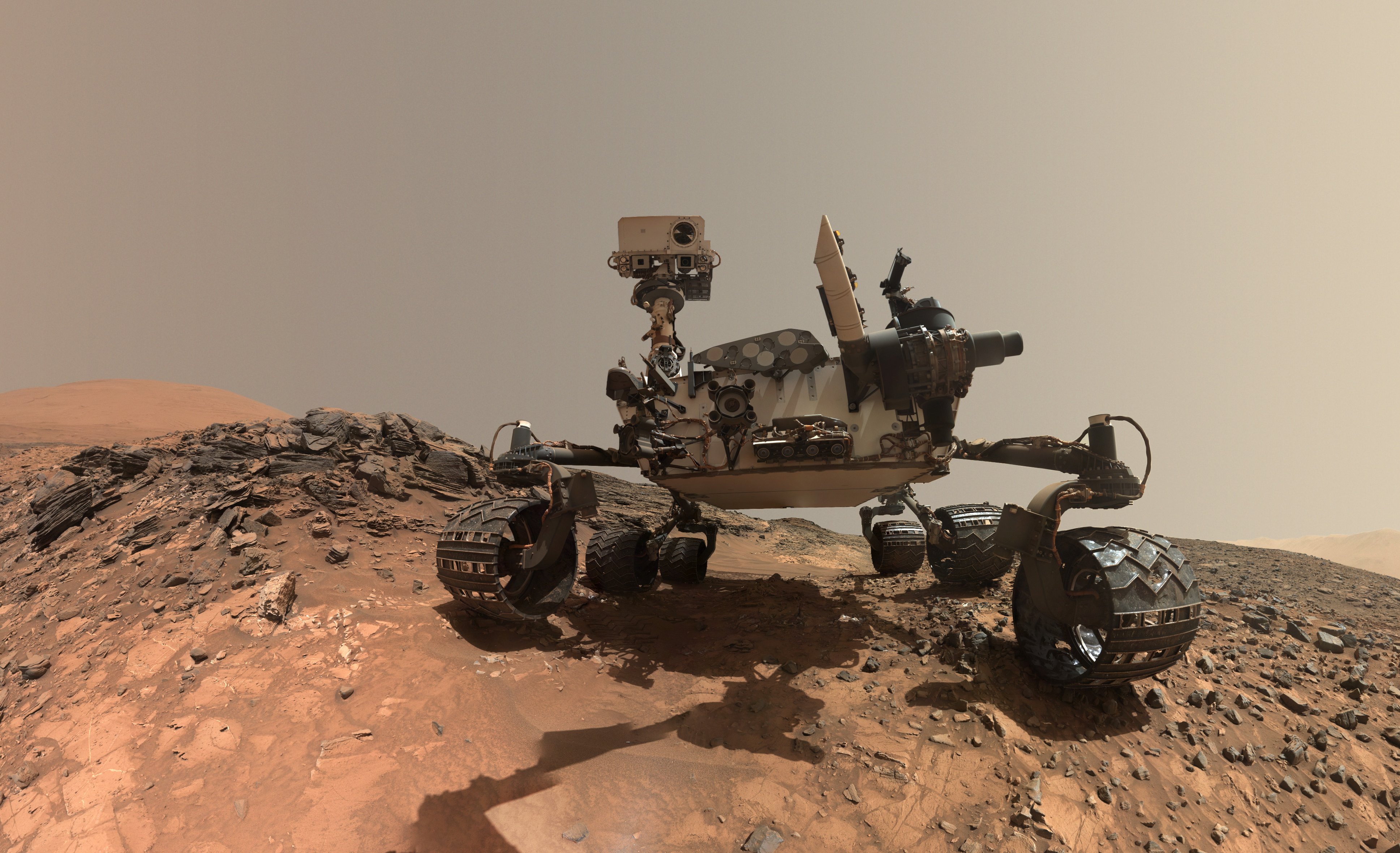 Low-angle self-portrait photo from NASA’s Mars Curiosity rover shows the vehicle on a patch of rocky ground on Mars. 