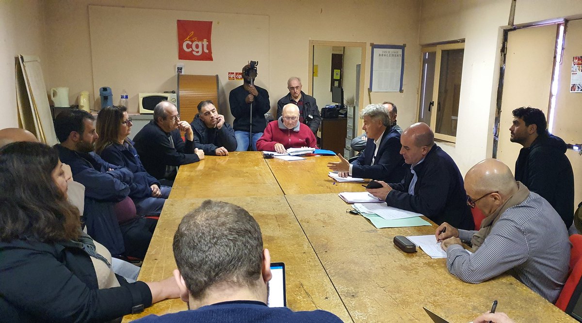 La majorité libérale a refusé d'augmenter le SMIC. 
Elle a refusé notre proposition d'indexer les salaires sur l'inflation.

Auj'hui, elle parle de dividende salarié.

Bref, tout est fait pour ne jamais augmenter les salaires !

Rencontre avec les orga syndicales de #Huchinston.