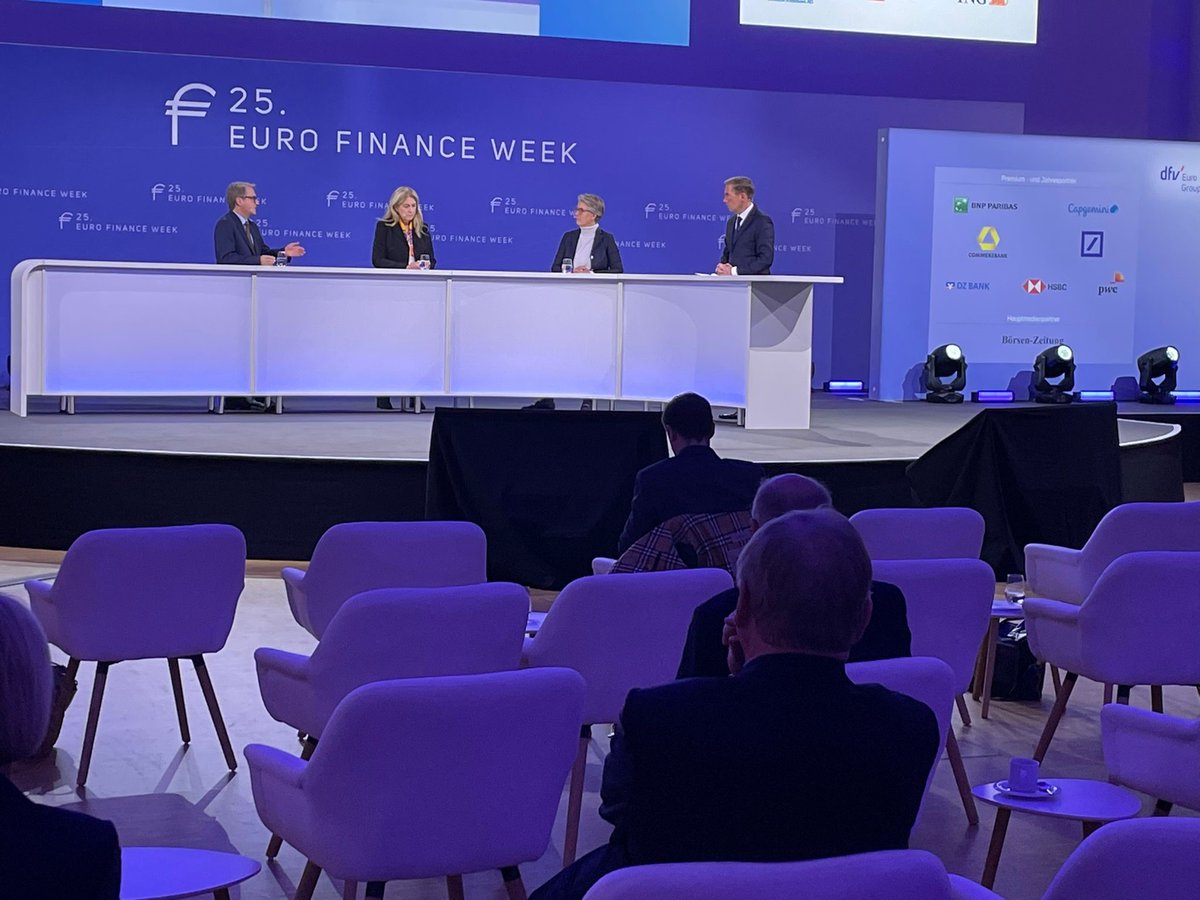 SCHUFAHoldingAG's tweet photo. „Konten werden überzogen, Rechnungen geschoben oder gar nicht mehr bezahlt“, prognostiziert SCHUFA-Chefin Tanja Birkholz auf der @eurofinanceweek. „Zudem zeigt sich ein Trend zur Nutzung von #bnpl  – einem zusätzlichem Überschuldungsrisiko.“ #energiekrise #inflation #efweek22 https://t.co/5mmPh9O7Ia