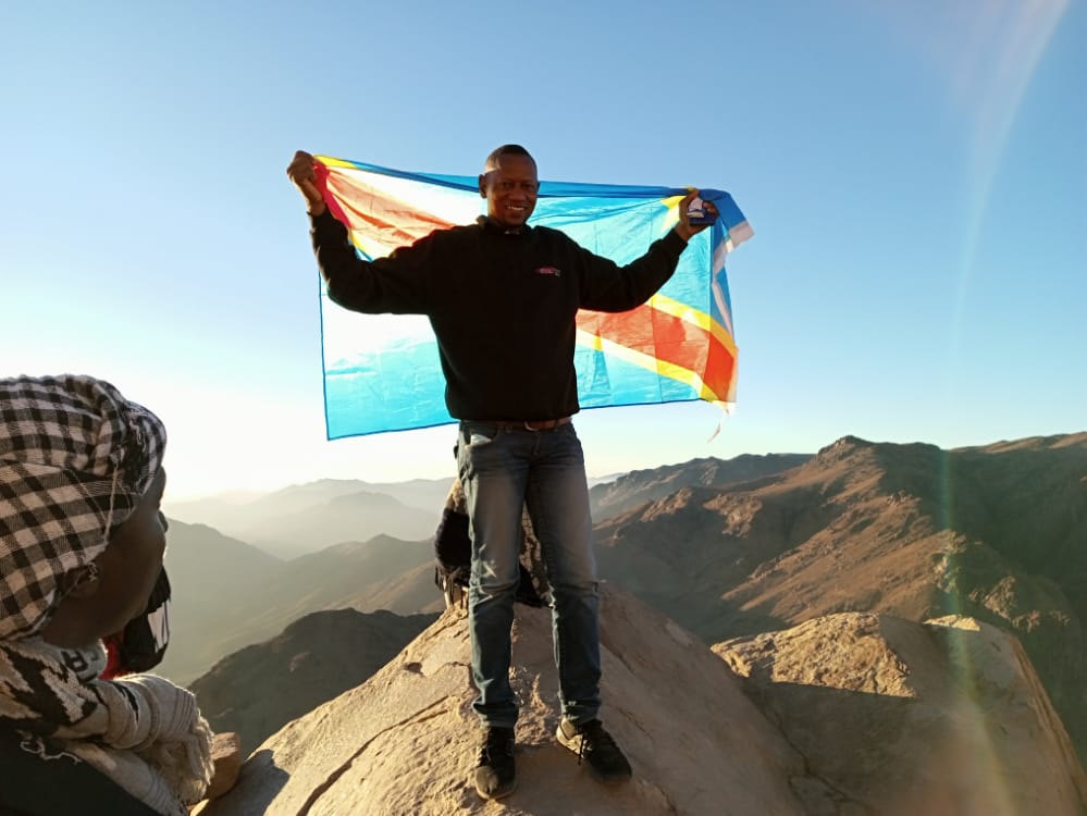 albertmfwamba1's tweet photo. Lors de la #PRECOP27, nous sommes allés au sommet du Mont Sinaï pour implorer la bonté de l'éternel pour la paix en #RDC, @kakese_leon @BenitaNtumba @Lisamongendu @Presidence_RDC @TNkogolo @TinaSalama2 @PatrickMuyaya @amompilimbe @AugustinKabuyaT #BendeleEkweyaTe https://t.co/xDxLZhXVUG